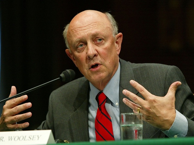 Clinton's former CIA chief defends Trump on intel briefings