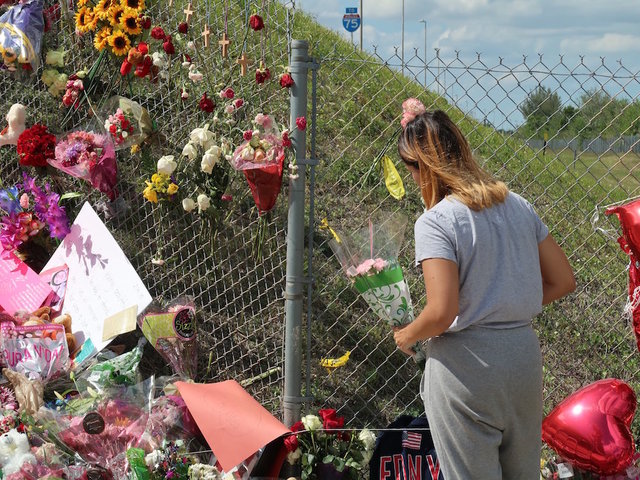 Marjory Stoneman Douglas will require students to carry only clear backpacks